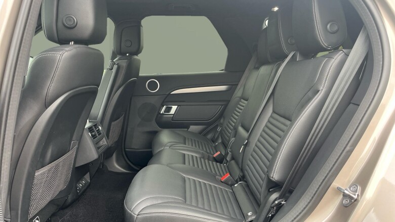 Land Rover Discovery 3.0 D300 R-Dynamic SE 5dr Auto Diesel Station Wagon